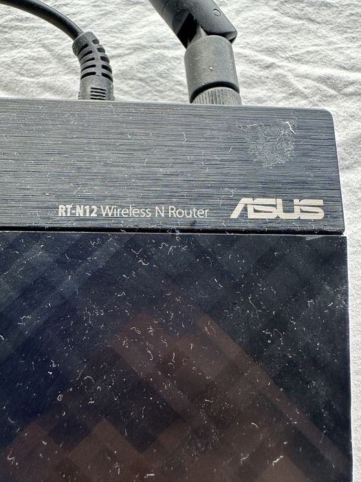 Router Asus RT-N12,