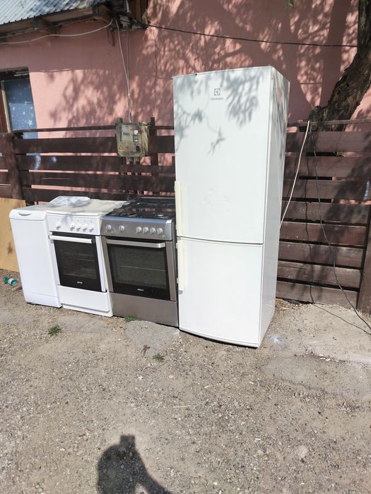 Vănd frigider mașina de spălat și aragaze în stare foarte bune de funcționare