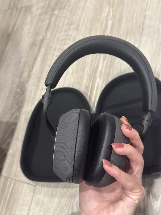 Bowers&Wilkins PX7 Noise Cancelling wireless headphones