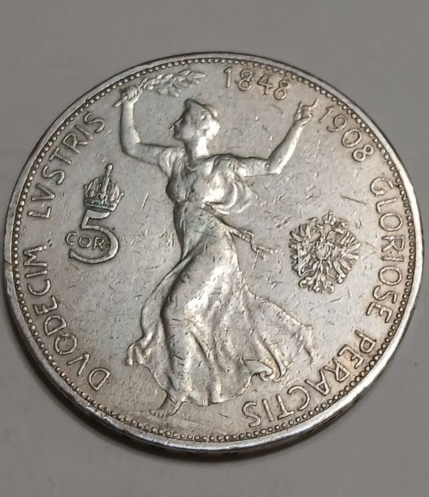 Стара сребърна монета.