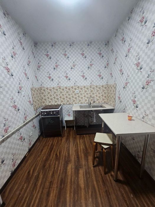 СРОЧРО ПРОДАЁТСЯ 1 ком Мирзо Улугбеский район Карасу-6 Мечеть новостр