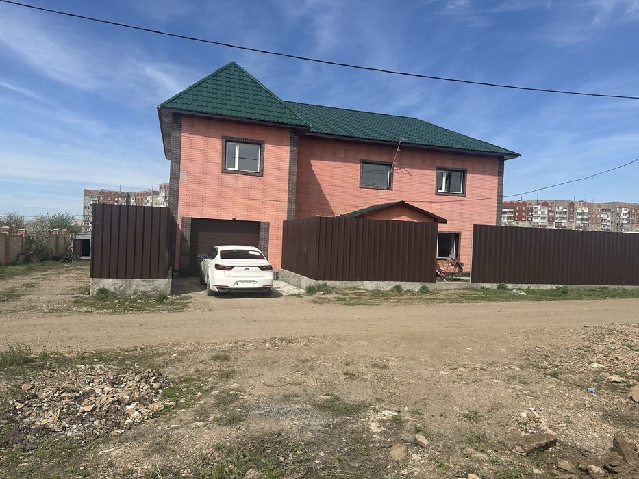 Продаю 2этажный коттедж