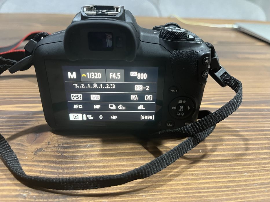 Canon EOS R100 + obiectiv 18-45mmo