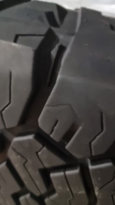 Продам резину Maxxis razr at