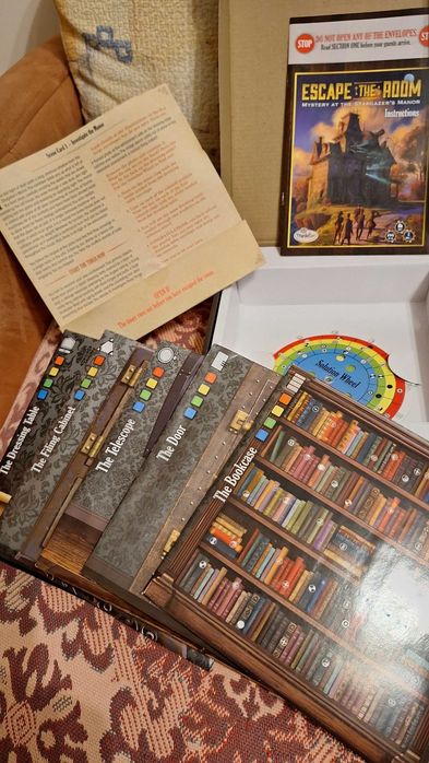 Joc escape the room Mystery at the Stargazer's Manor, lb. engleza