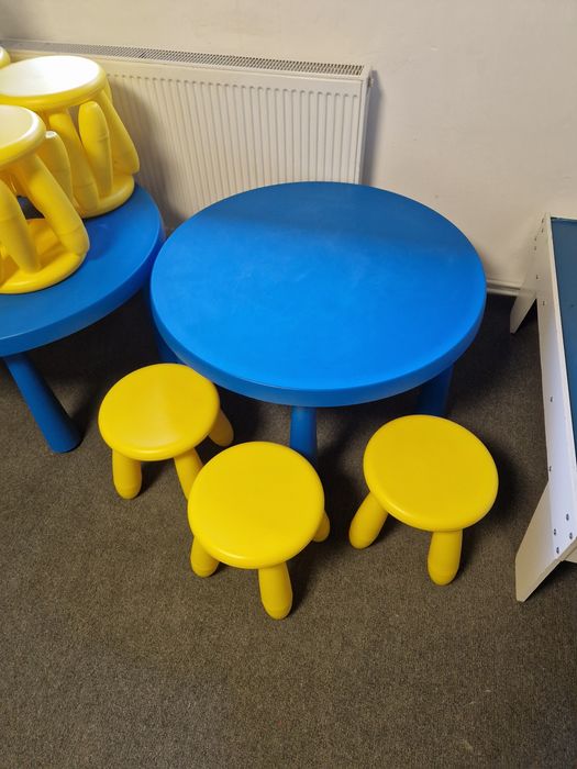 Vând pătuțuri copii, mese si scaune Ikea