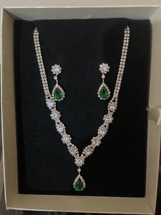 вечерние серьги и колье