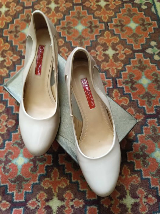 Продаются женские туфли!