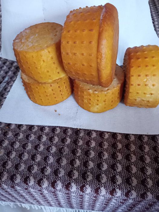 Cascavea și telemea de vaca și brânză de burduf