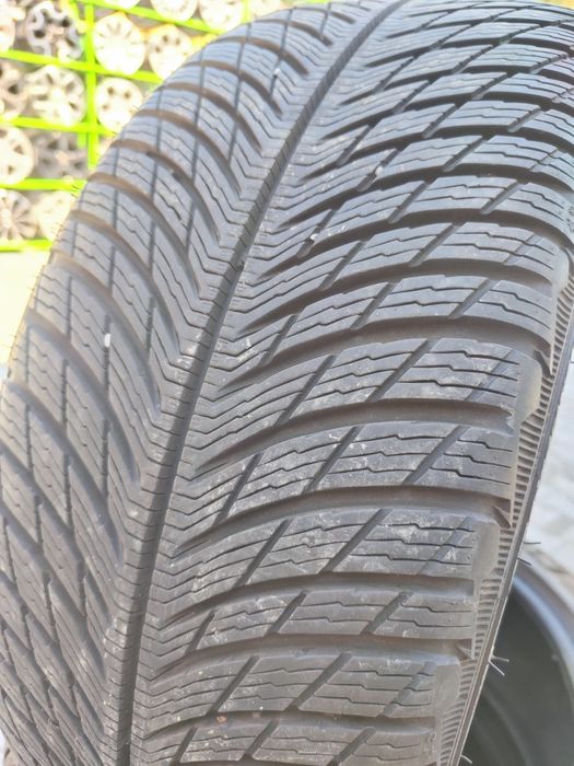 4 бр зимни 225/45/18 Michelin