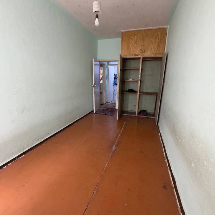Продам чиланзар 21.  Трёх комнатная