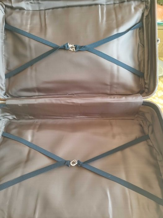 Продавам нови кожени куфари