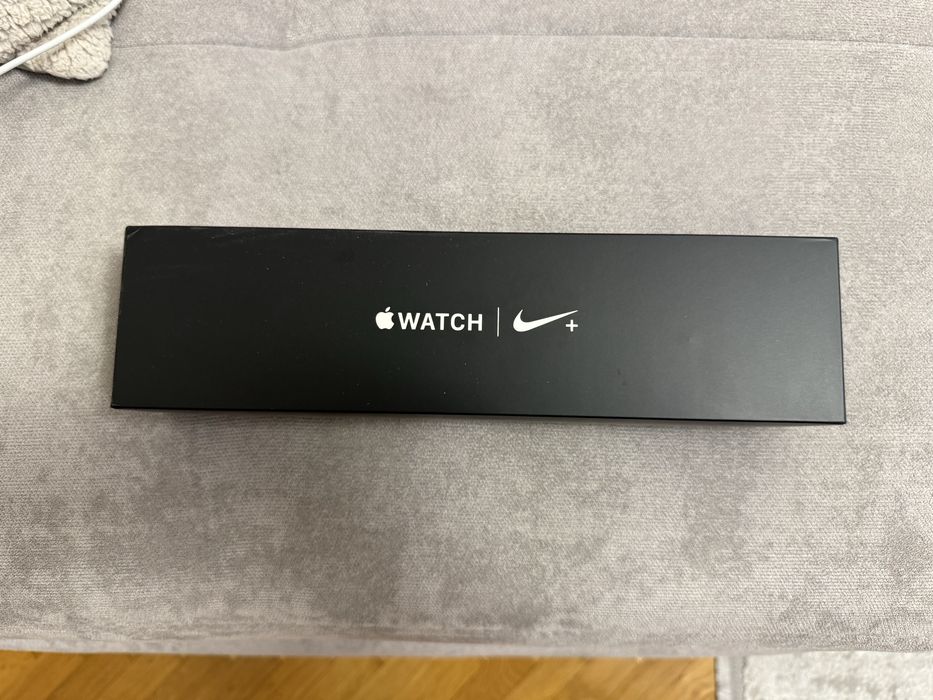 Apple Watch Series 4 Nike 44 mm – Space Gray – 7 curele + accesorii