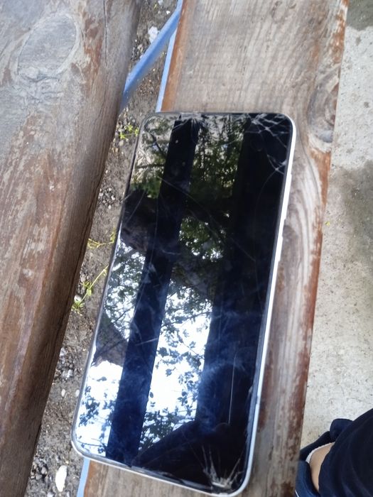 Самсунг а10.   .