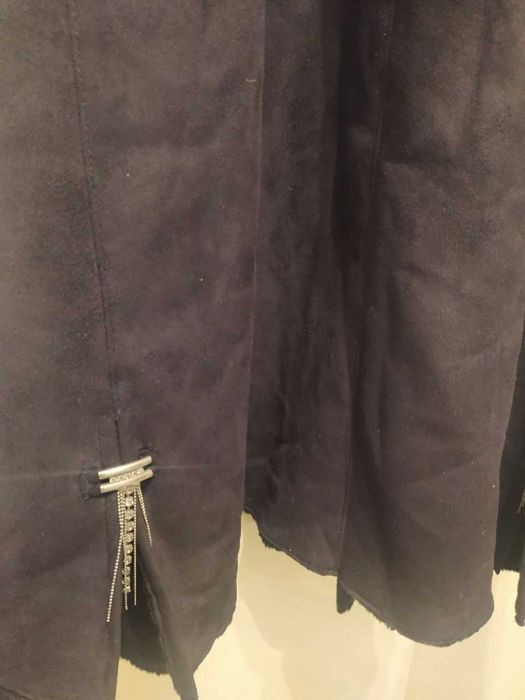 Новое зимнее пальто-дубленка черного цвета.