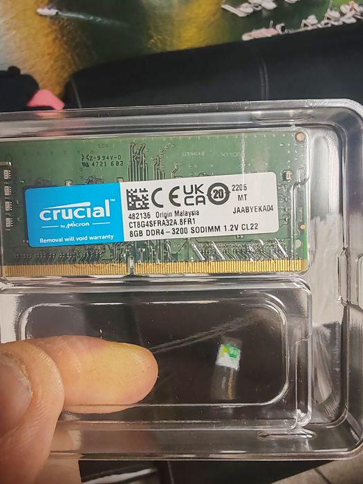 Kingston Fury DDR5 8 GB 4800MHZ - 1 бр.  Crucial DDR4 8 GB 3200 MHZ