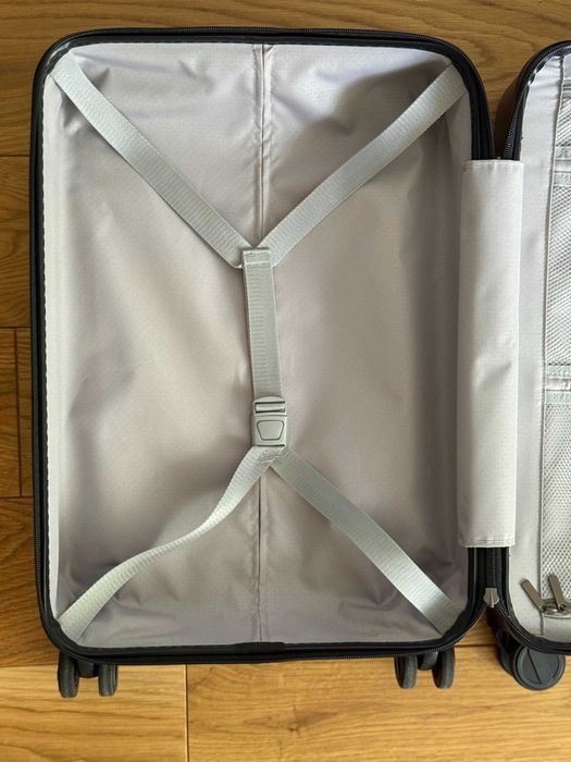 Кабинен куфар Xiaomi с вградени ключалки и отделение за лаптоп