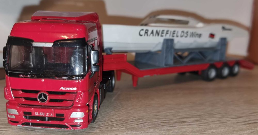 Se vinde macheta camion siku Mercedes