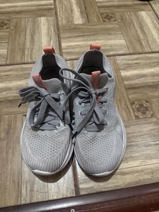 Кроссовки для девочки