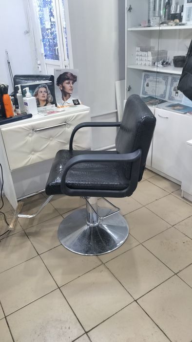 Парикмахерское кресло