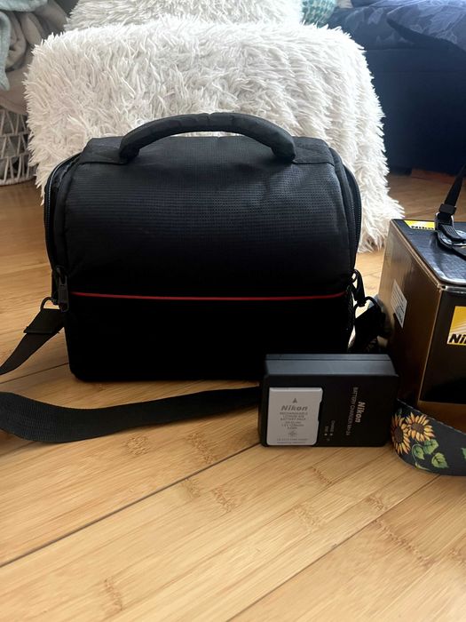 Nikon D3500 + 18-55mm VR | Отлично състояние | Под 3000 кадъра