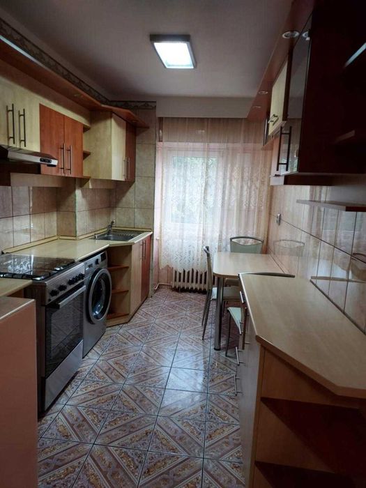 caut colega de apartament