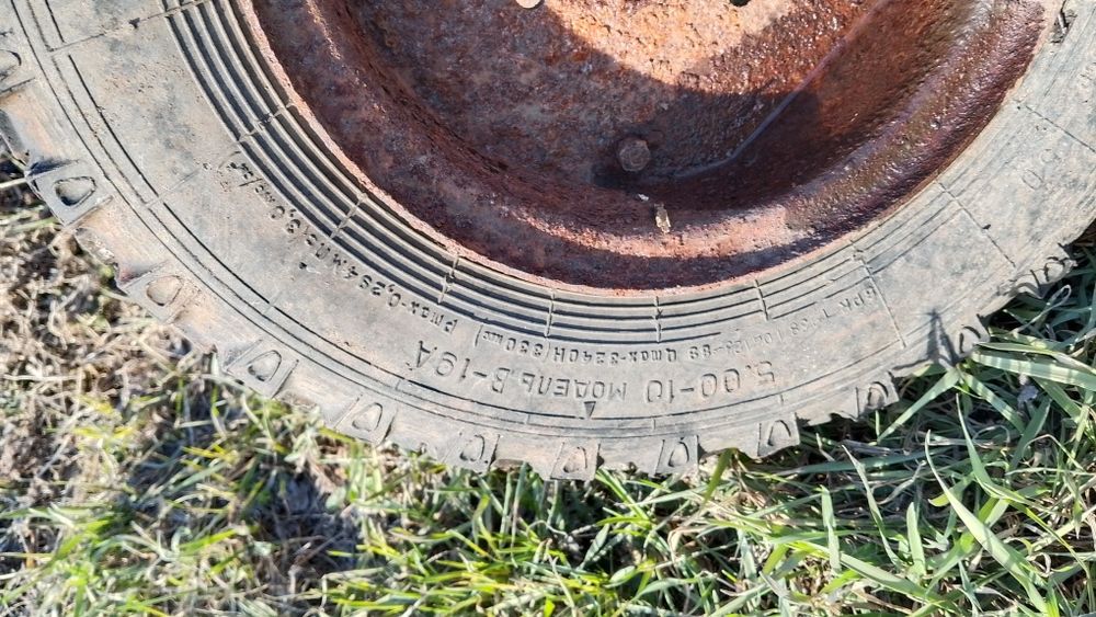 Продам 2 колеса на муравей в сборе