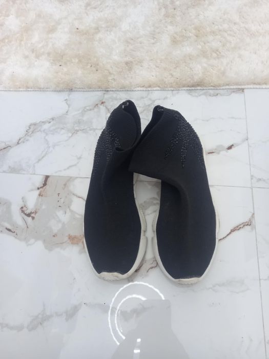 Черни обувки разтегателни от горе