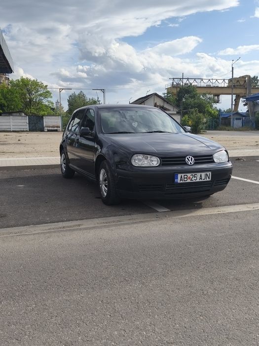 Golf IV 1.4b edițion  in stare foarte buna fara defecte cu toate actele la zii clima funcțională fiscal pe loc