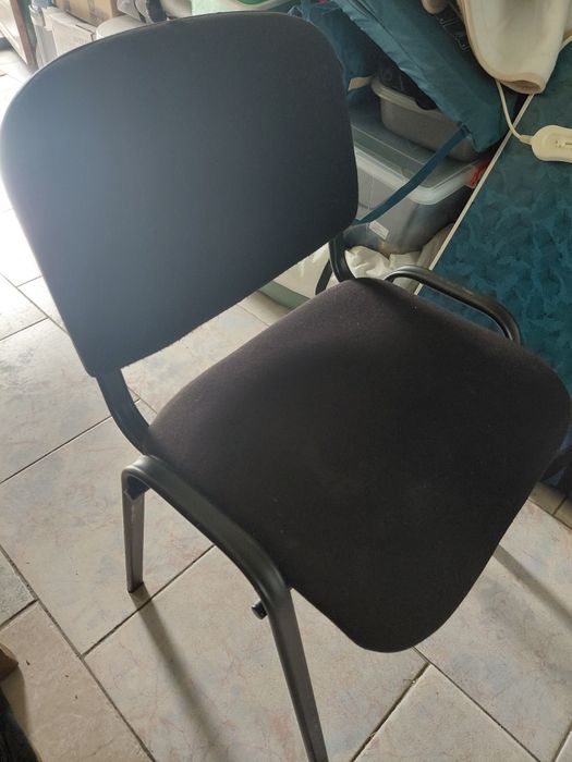 Scaun negru tip conferinta sau vizitator, stare f buna, negru