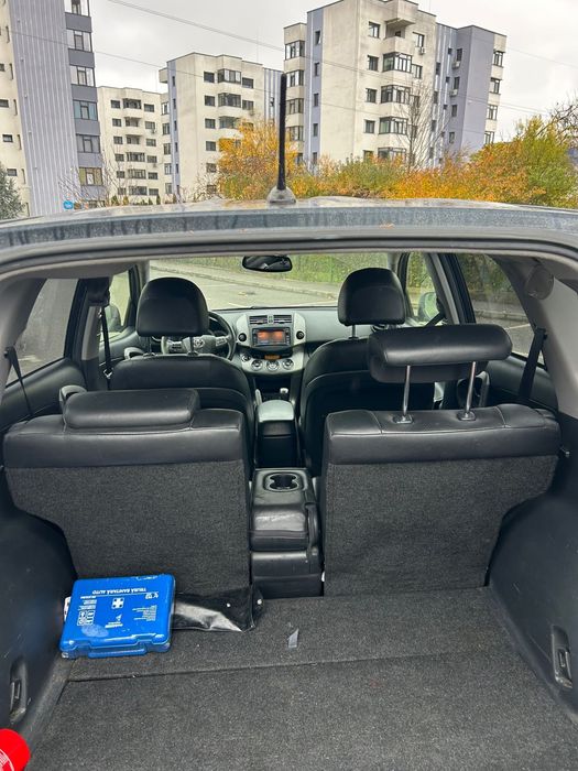 Proprietar vand Toyota Rav 4