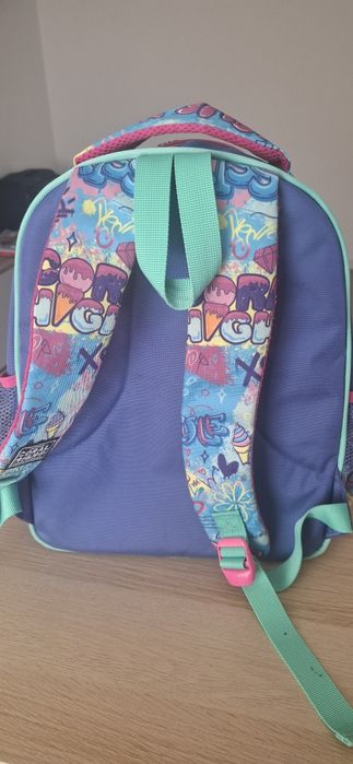 Vând ghiozdan școlar  Coral High pt copii (6-8 ani)