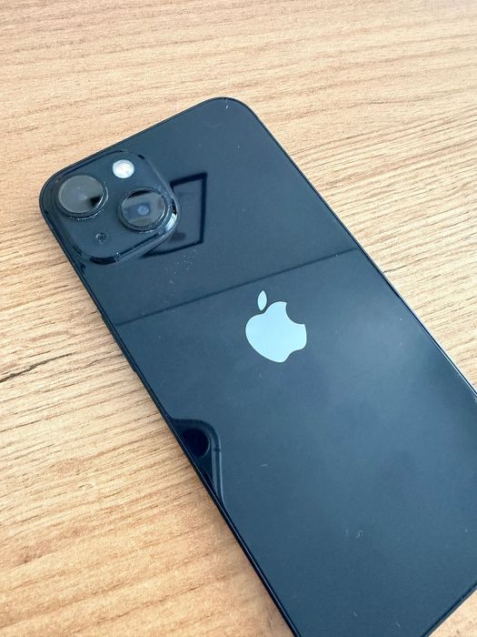 Продам Айфон 13