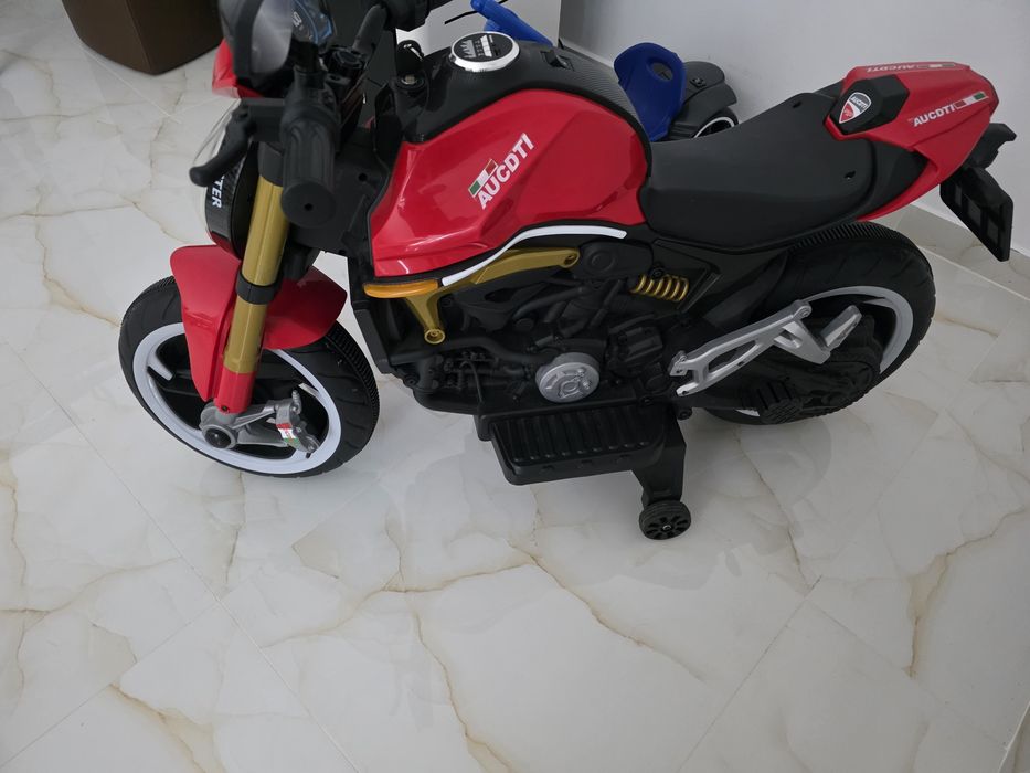 Motocicleta ,cart ,in stare perfecta de functionare