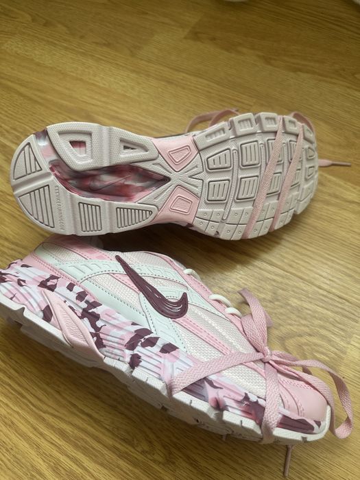 Nike Initiator •