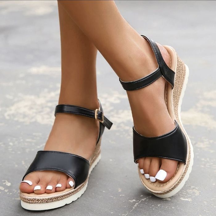 Нови елегантни дамски обувки - размер 38