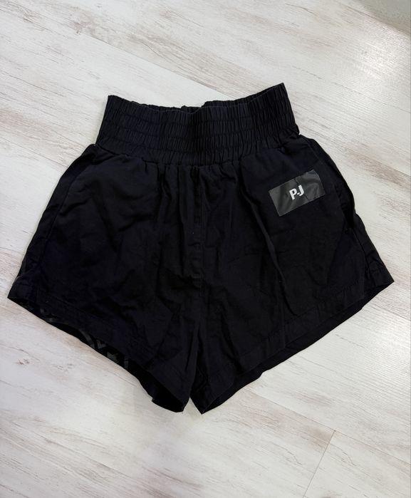 Nike,Calvin Klein,negative,pause