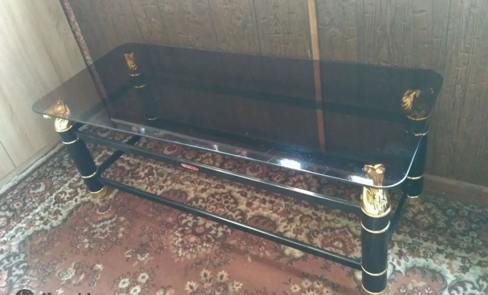 Продам журнальный столик.