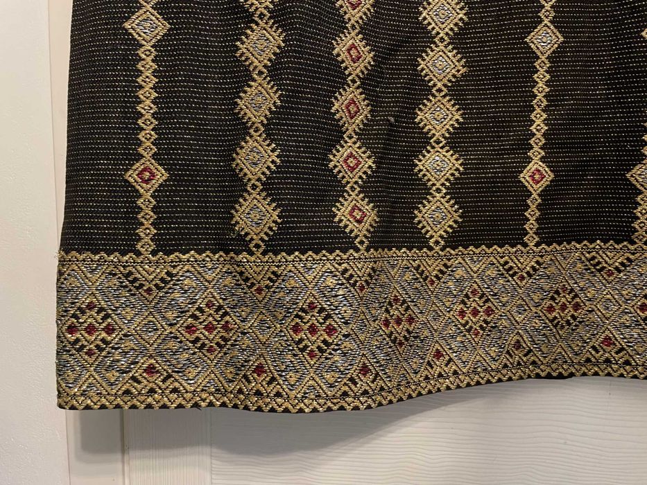 Rochie traditionala romaneasca veche, cusută manual cu fir