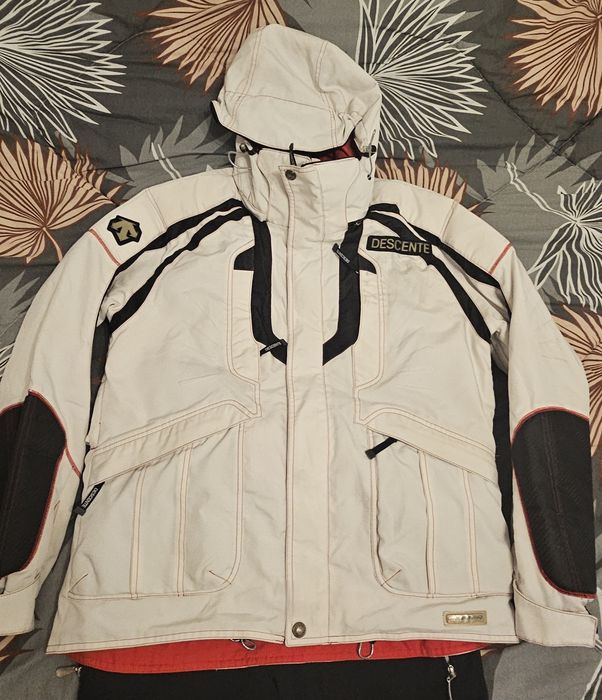 Ски екип Descente