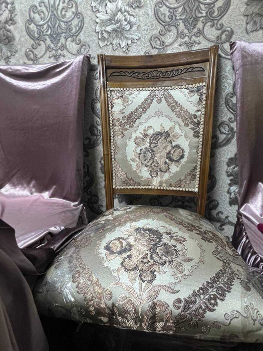 Продаю стол на 12 персон