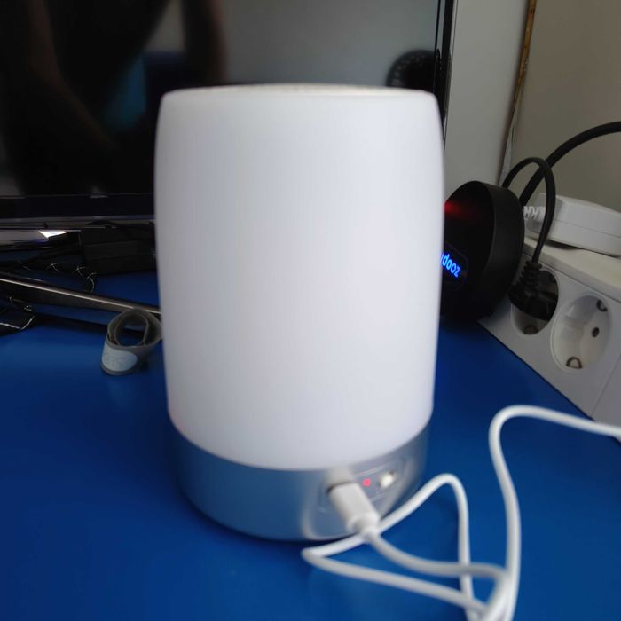 Dispozitiv smart White Noise Sleep Machine cu lampa, ceas [fara fir]