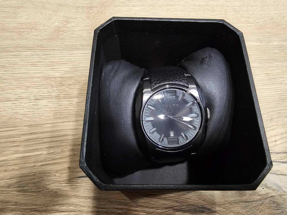 Police - часовник