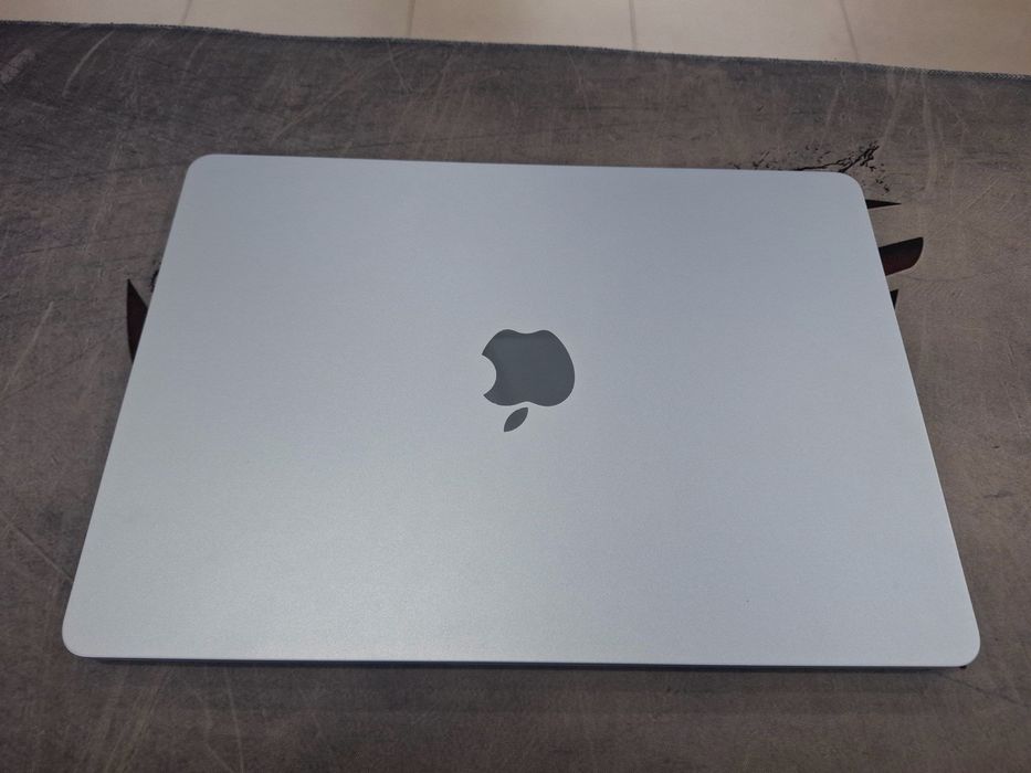 Macbook air m4 .