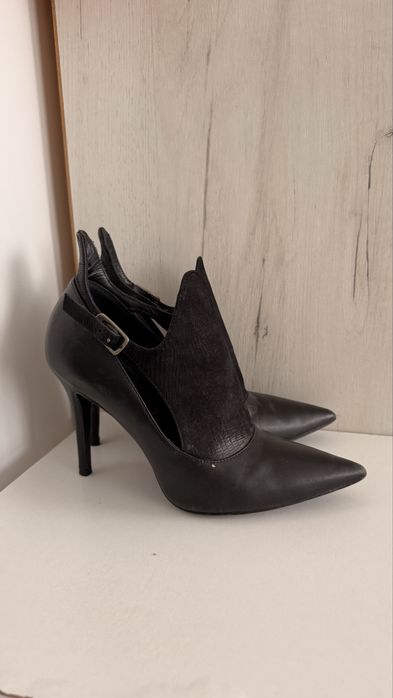 Продам сапожки черные