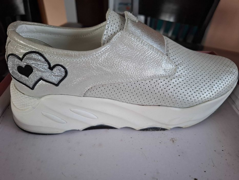 Спортни  дамски обувки