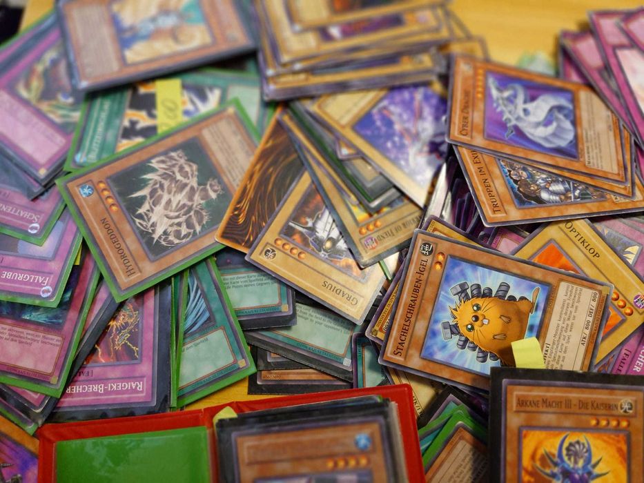 Cutie plina de cartonase YU-GI-OH - 237 cartonase