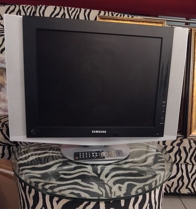Телевизор Samsung 20-инчов LCD