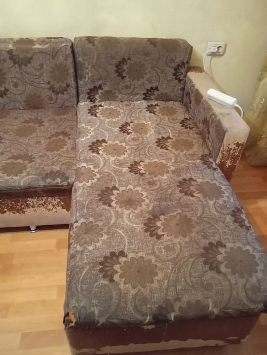 Отдам диван дарои