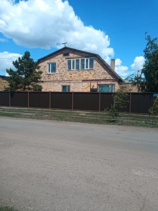 Двух этажный коттедж